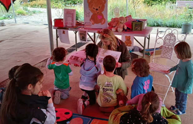 Clodagh from Inchicore Library reads stories to little ones at a Richmond Barracks Fair